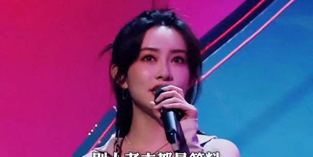肖战演唱《异乡人》现场